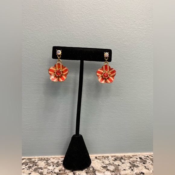 Betsy Johnson flower earrings - Picture 1 of 3